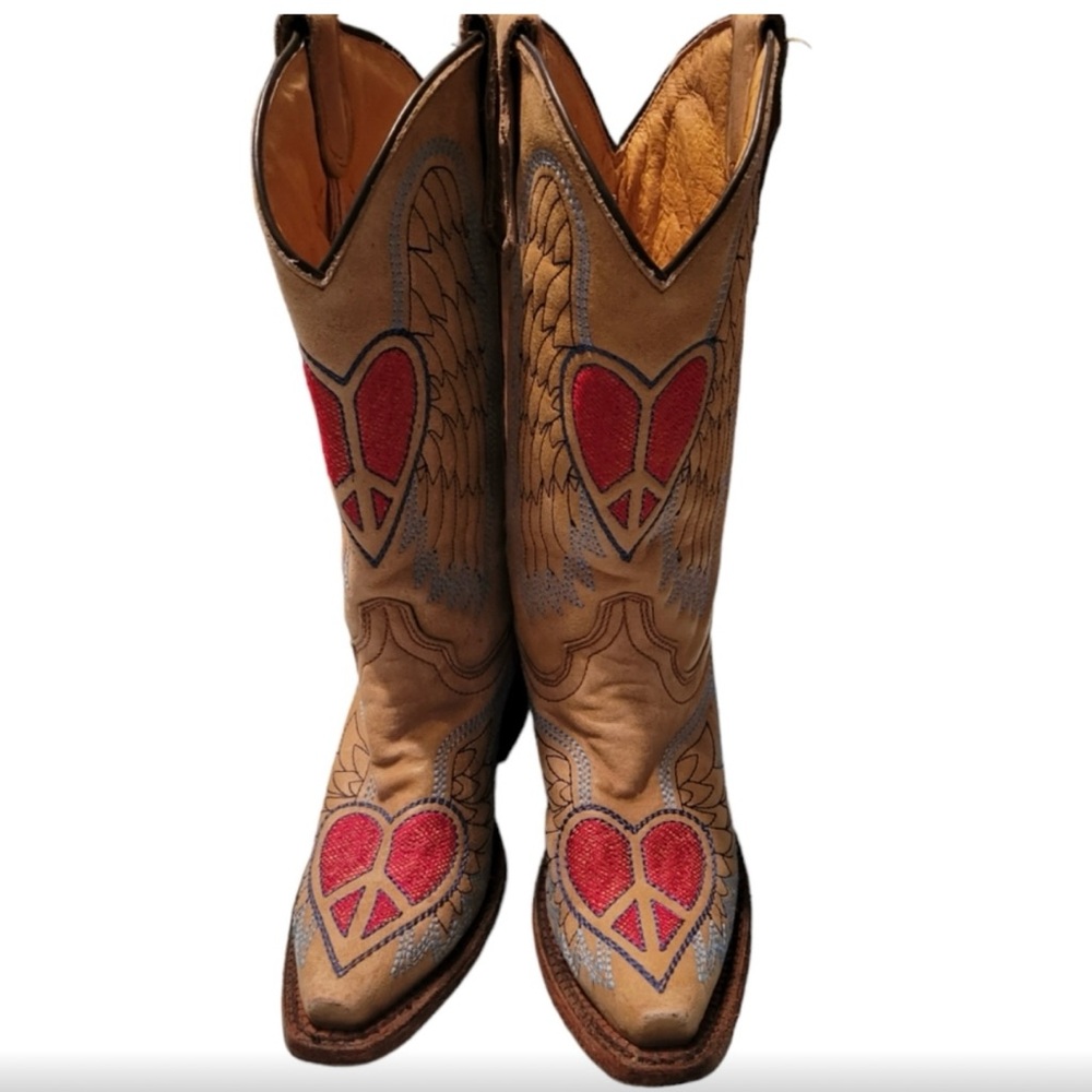 Beautiful boots. Don’t fit.